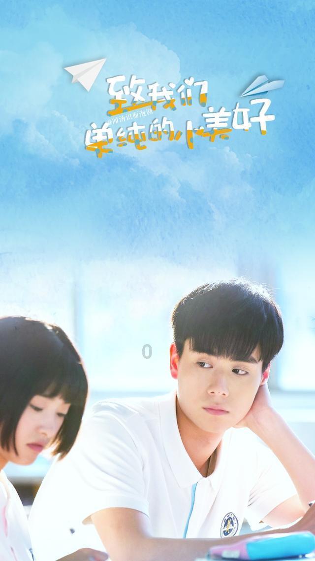 老人在731部队罪证陈列馆前唱抗战歌曲