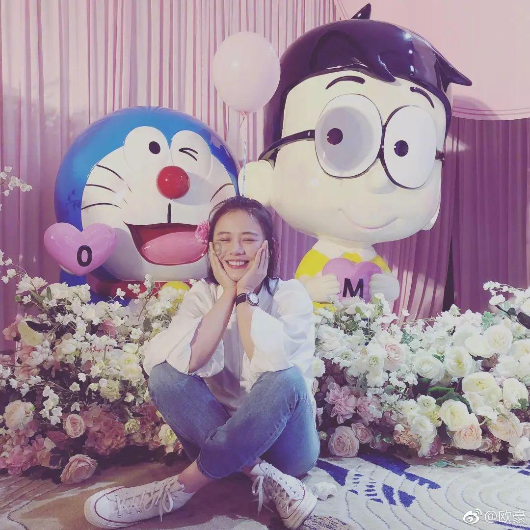 他把隶书写成了美术字,曾获兰亭奖,过分追求险绝和艺术性,几乎变成丑书