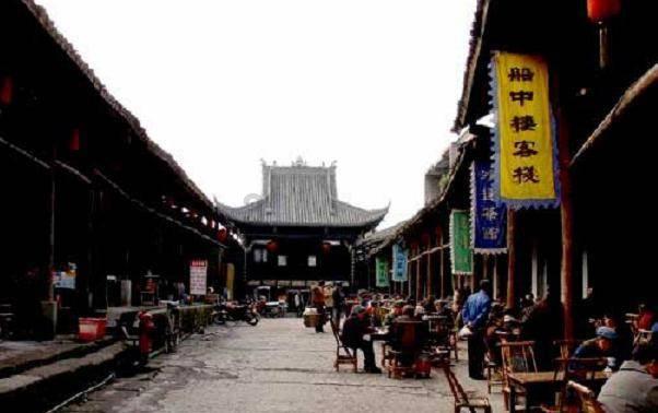 中国探月航天艺术展全国巡展首站登陆上海
